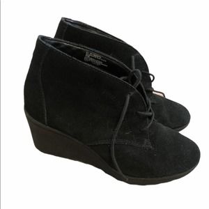 WHITE MOUNTAIN Kahlua Suede Leather Wedge Lace Up Ankle Bootie 8 Black